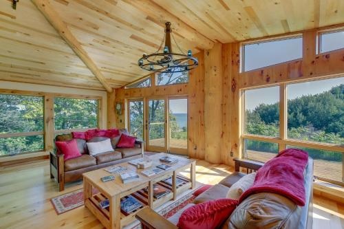 Idyllic Sturgeon Bay Cabin W/ Fire Pit + View
