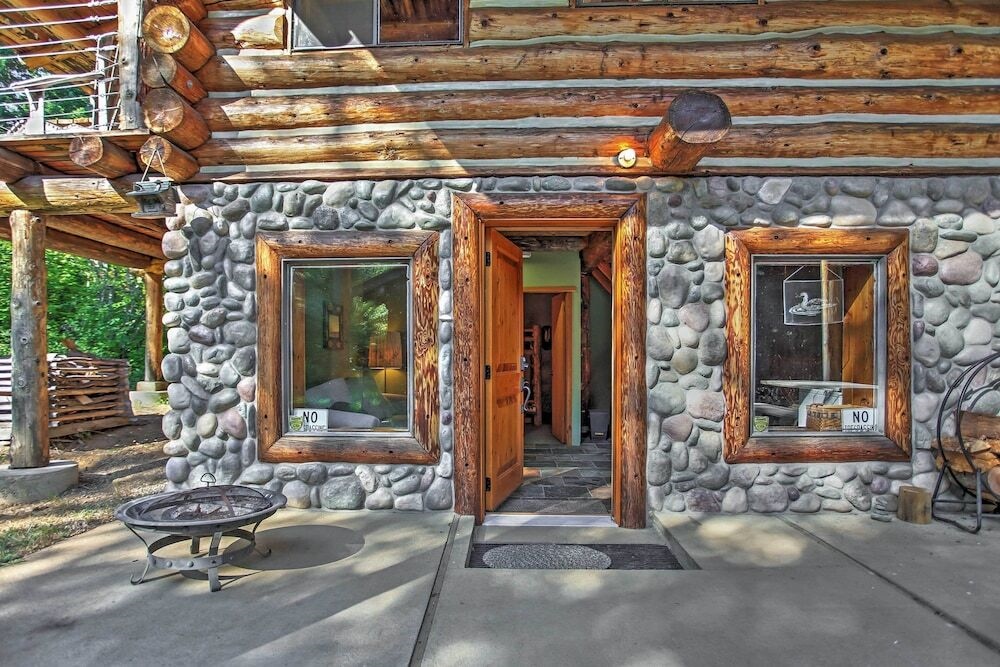 Cozy Easton Cabin W/ Wenatchee Nat'l Forest Views!