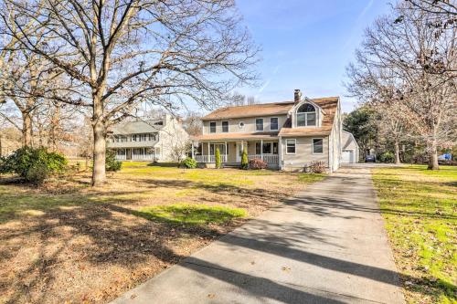 Charming Seekonk Home W/ Pool Access!