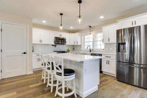 Renovated Family Home On Providence River!