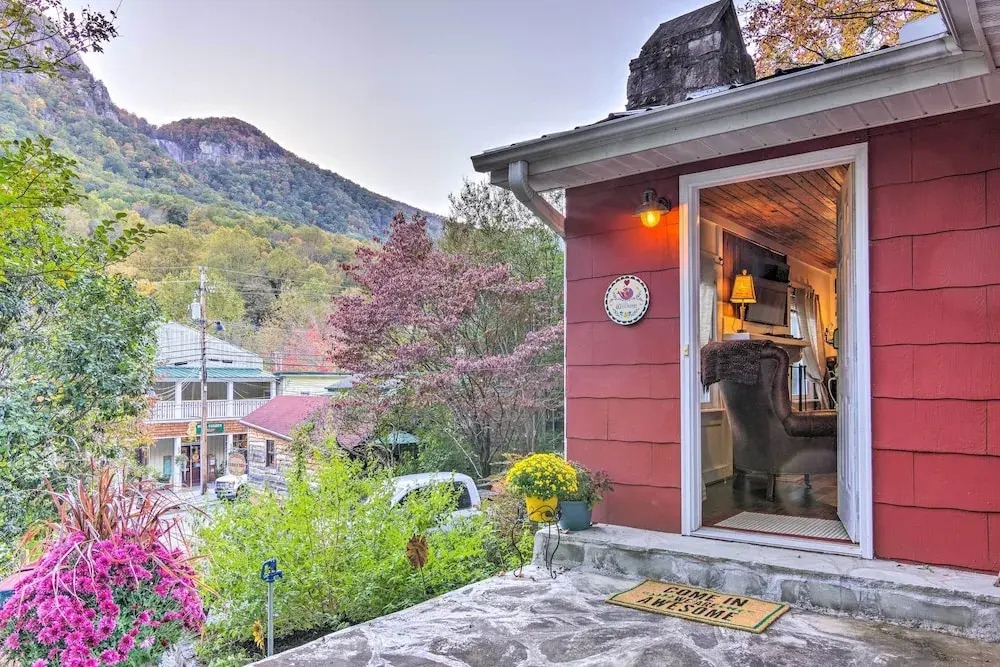 Private & Cozy Chimney Rock Abode W/ Fire Pit