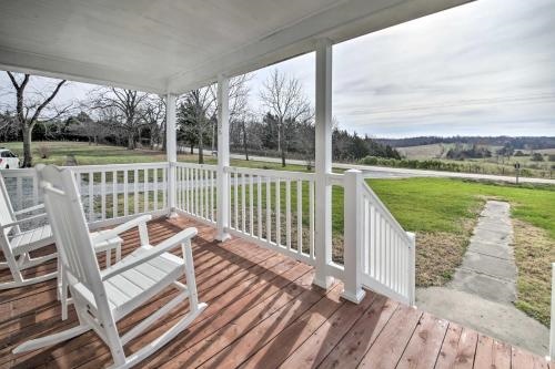 Farm-Style Ste. Genevieve Retreat W/ Fire Pit!