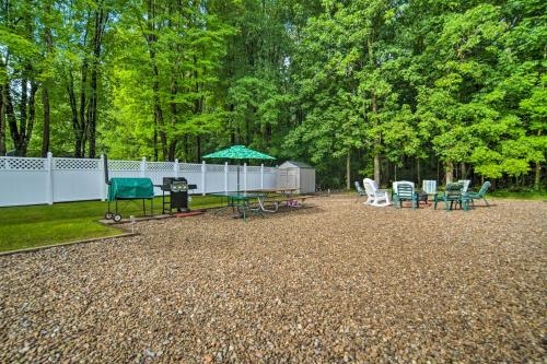 Jamestown Retreat W/ Hot Tub - Walk To Lake!