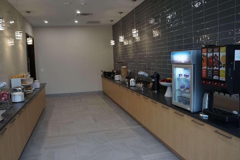 La Quinta Inn & Suites By Wyndham Lewisville