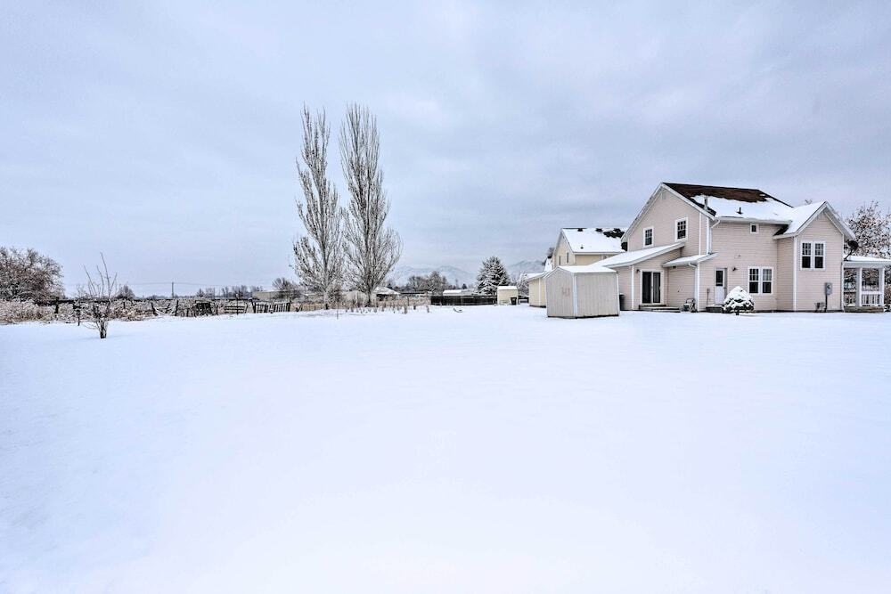 Family-friendly Logan Farmhouse w/ Yard & Near USU