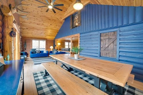 Diamond Lake Waterfront Cabin W/ Deck + Dock!