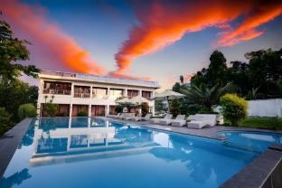 Nirvana Hotel Resort Tetebatu