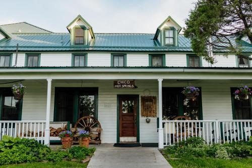Chico Hot Springs Resort & Day Spa