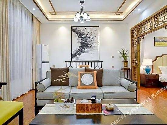 Geometric Qingsu High-end Holiday Homestay (Fenghuang Ancient City Hongqiao Branch)