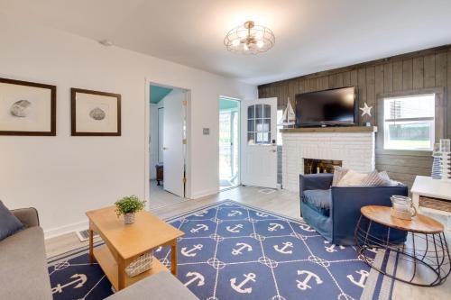 Nautical Akron Cottage W/ Sunroom: Steps To Lake!