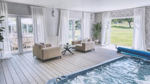 Bozeat House - Country Retreat