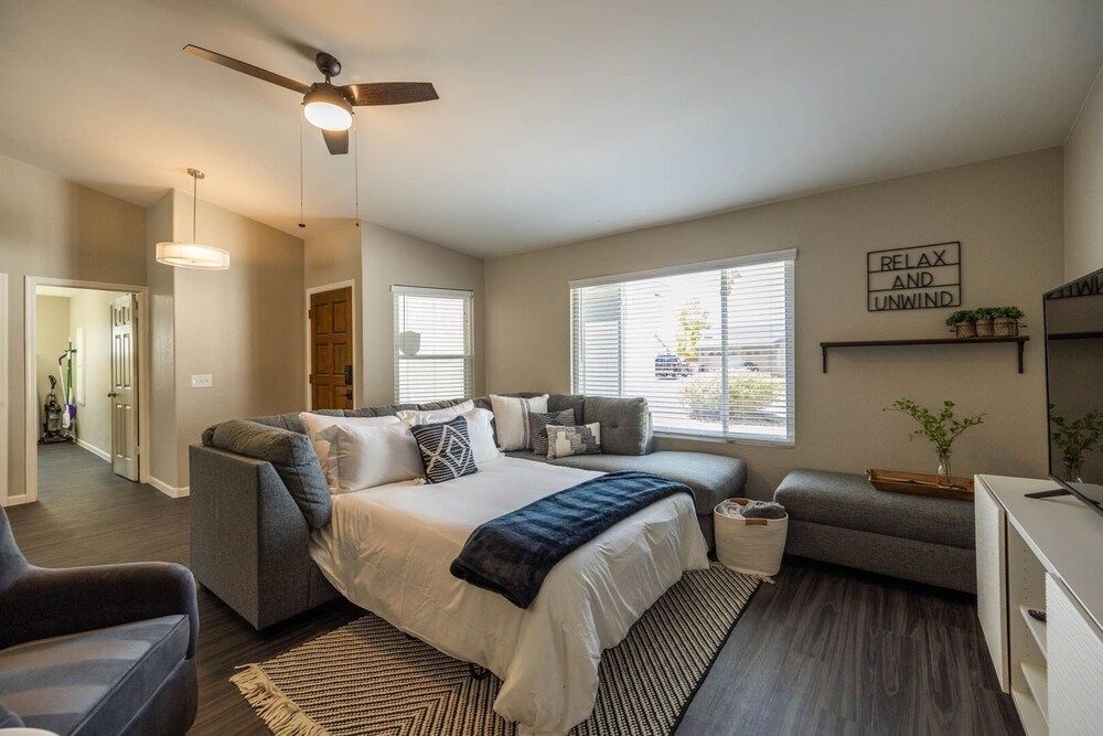 Glendale Keim 4 Bedroom Home by RedAwning