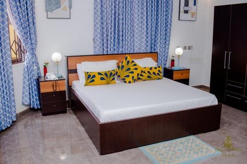 The Green Royal Hotel