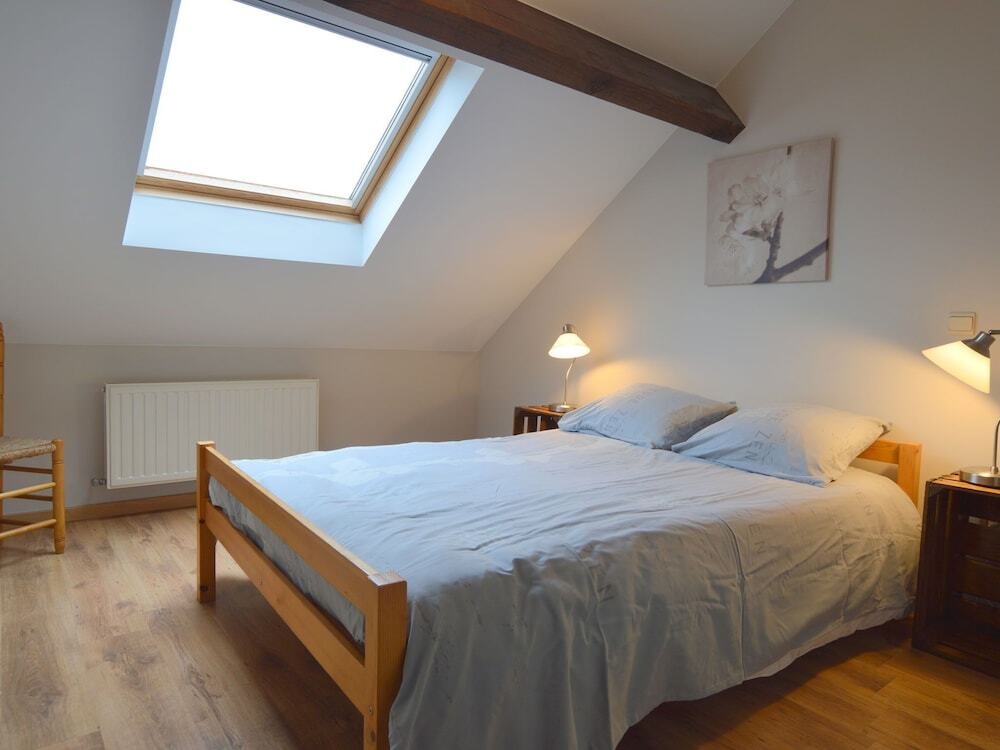 Holiday House With Jacuzzi, Spacious Garden, Beautiful Views and a Playground