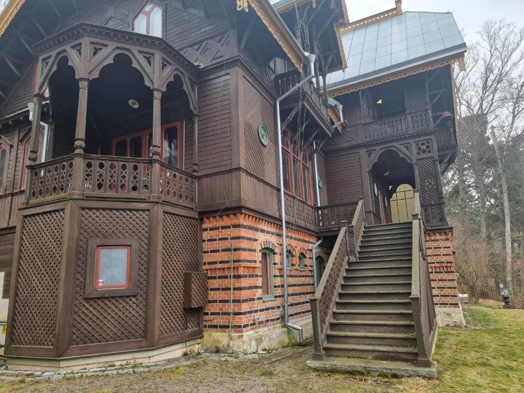 Exclusive 3 Bed Regal Apartment