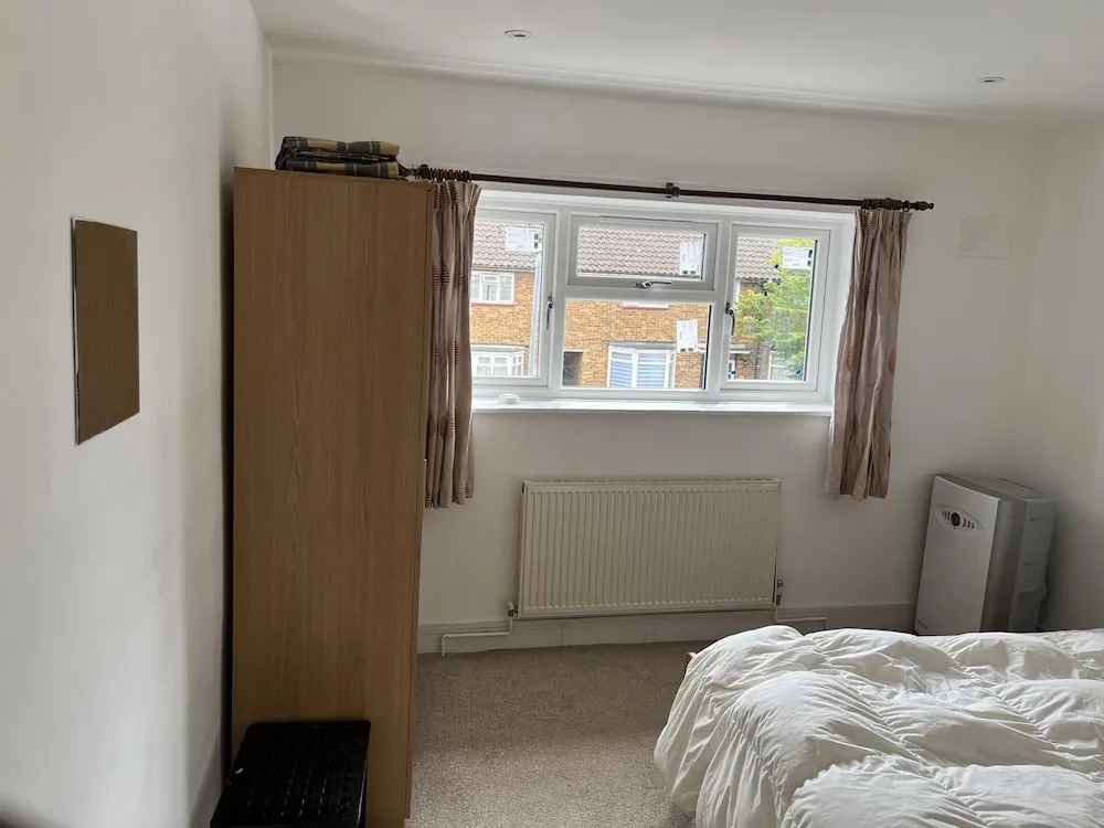 BnJ Luxury 2 Bedroom Cozy Retreat in Borehamwood