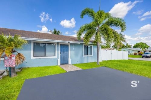 Lakeworth 2 Bedroom Home Free Parking