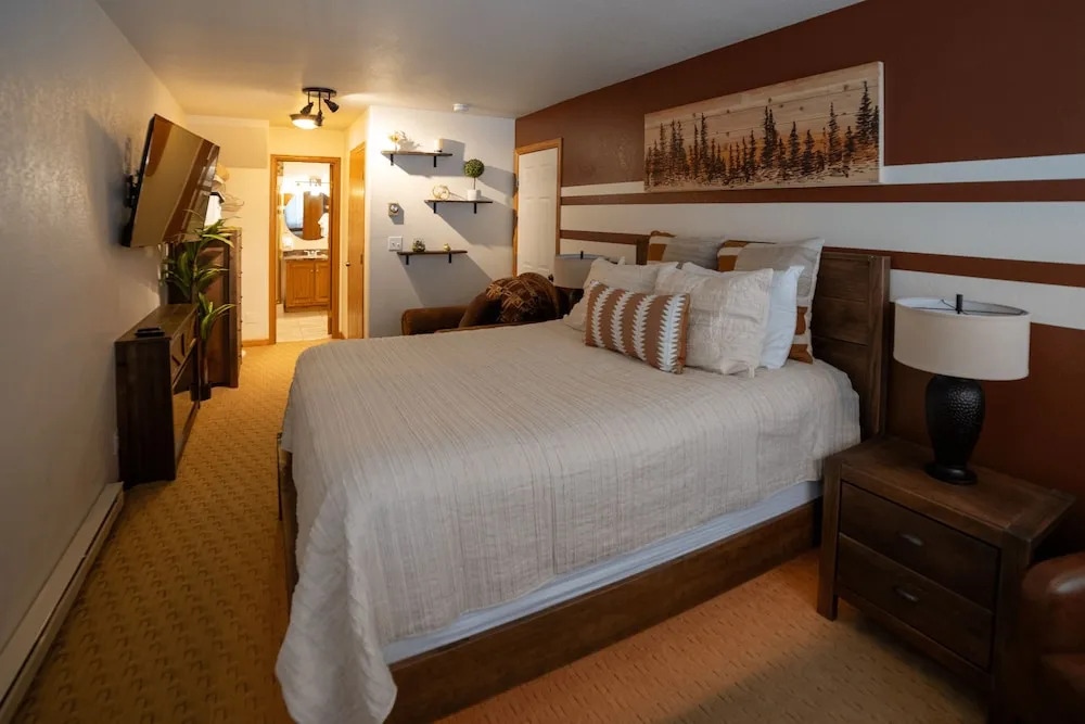 Alpenglow Three Bedroom Two Bath A15