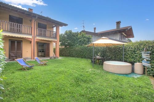 La Luna nel Lago Lake View Garden