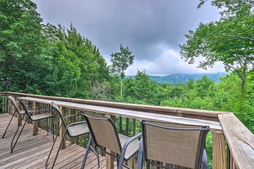 2 Mi to Ski Resort! Beech Mtn Cabin w/ Slope Views
