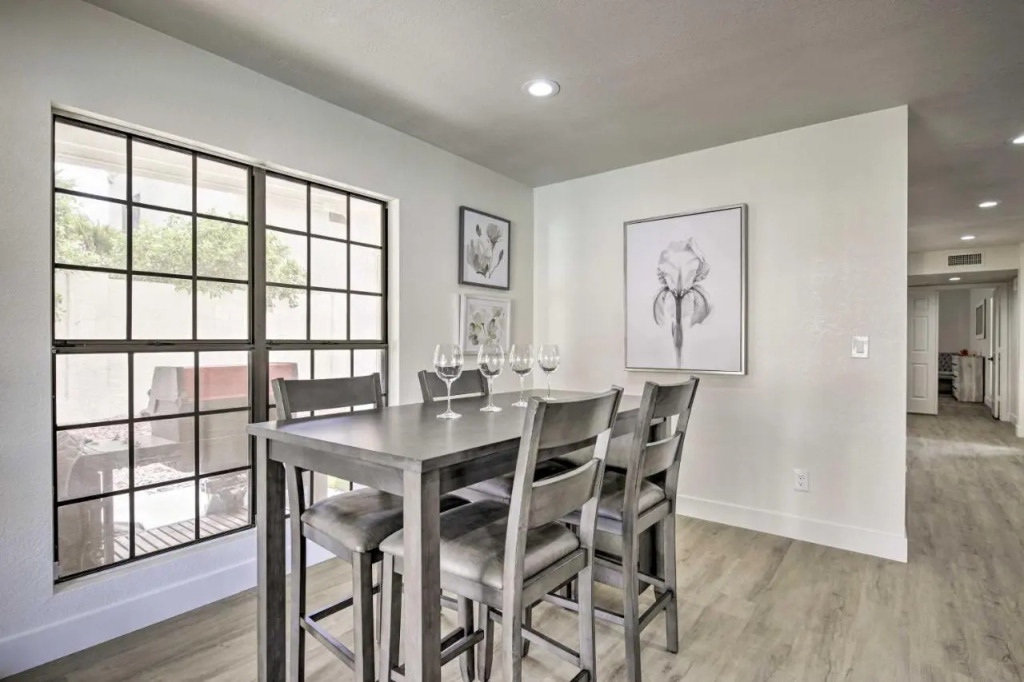 8 mi to Westgate: Family-friendly Glendale Home!