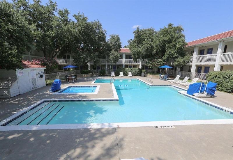 Motel 6 Addison, TX - Dallas
