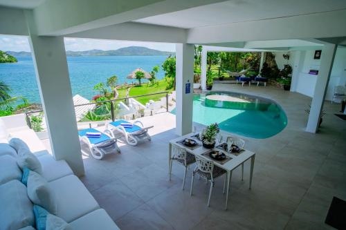 Stunning luxe 220sm villa by the sea entirely private with own pool