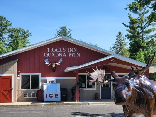 Trails Inn Quadna Mountain Motel
