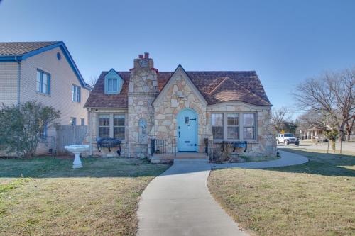Hot Tub, Fire Pit & Grill: Stone Cottage in Lawton
