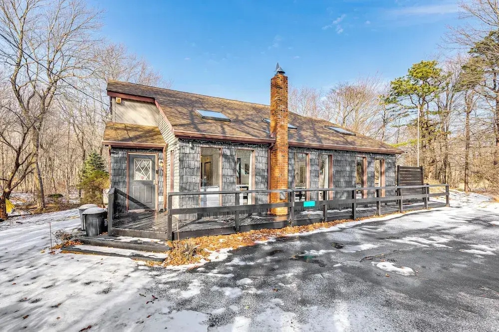 Hot Tub & Game Room: Long Pond Getaway!