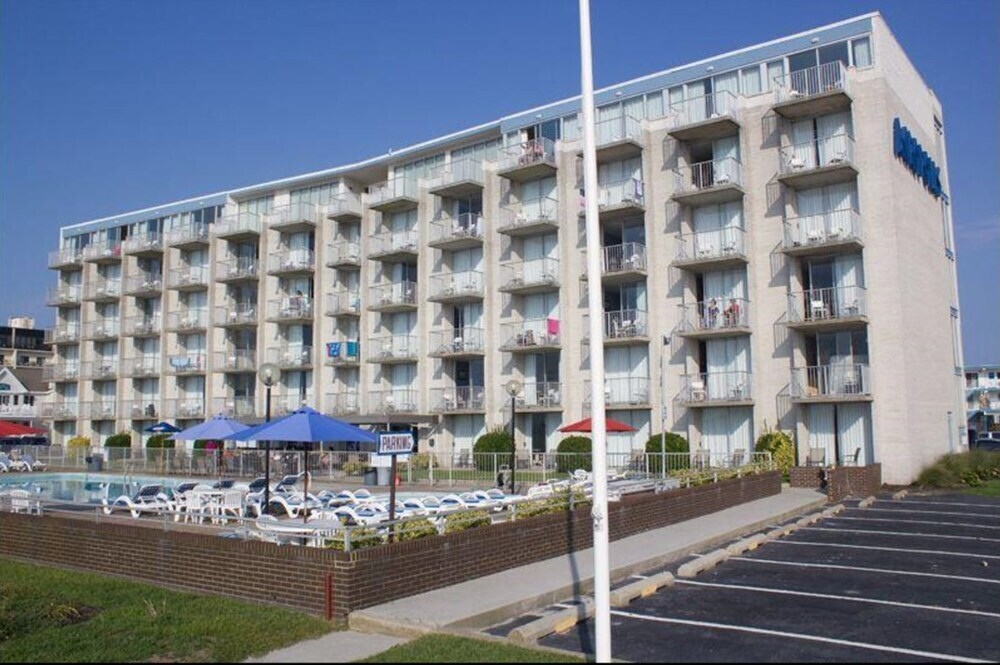 Acropolis Oceanfront Resort