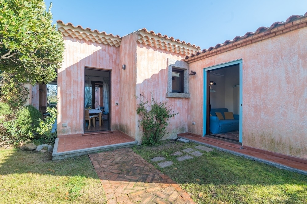 Il Borgo 14/1 700mt From The Beach