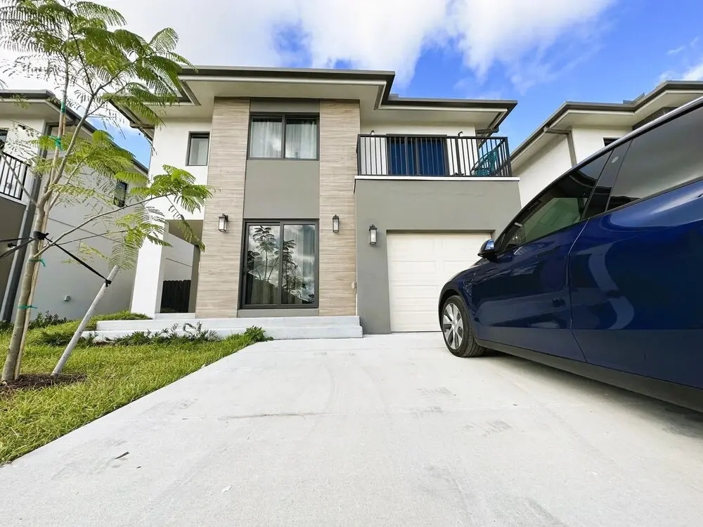 Sunset Haven: Beach Isle House FL Keys MIA Marina