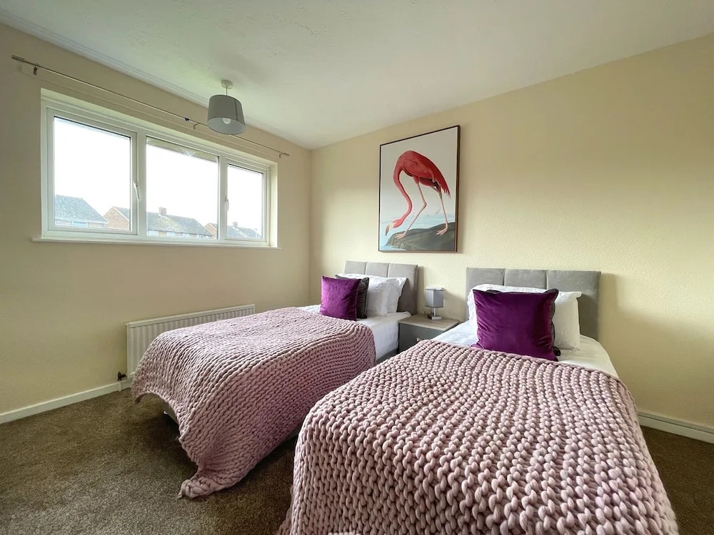 6 Person Spacious Home with Garden