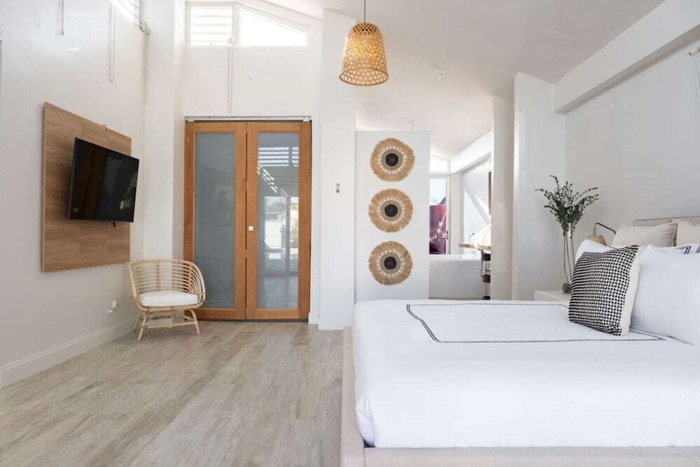 Vistamar Private Waterfront Home Pool