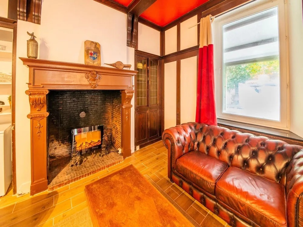 Spacious Holiday Home With 4 Tiny Houses