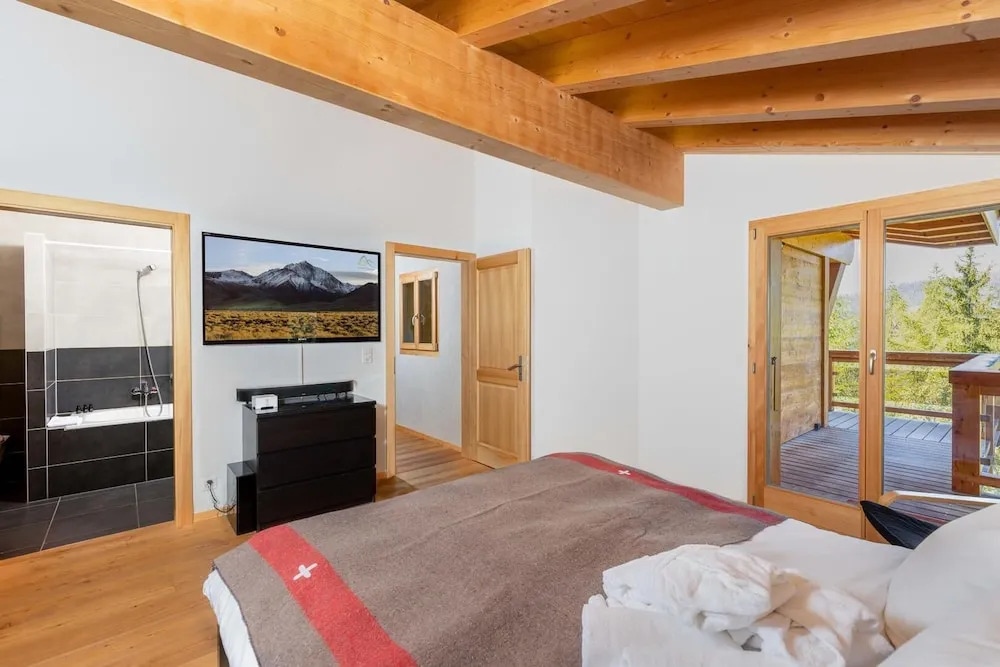 Crystal de Neige Luxury Chalet Spa & Jacuzzi