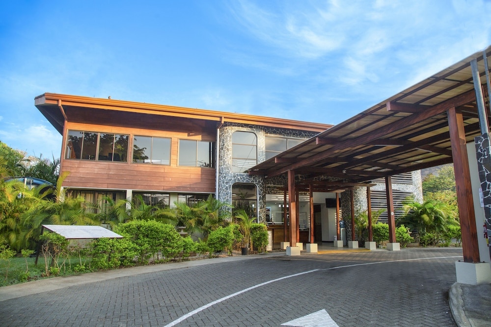 Nacazcol Hotel & Villas