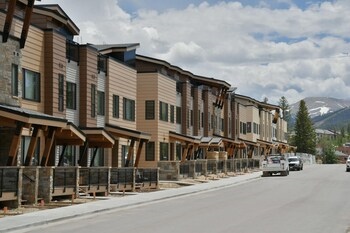Arrow Luxury Townhomes by Winter Park Escapes