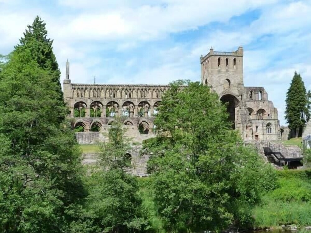 3 Queen Marys Buildings