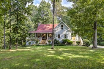 3BR 3BA Farmhouse in the Fork Lake Waterfall Fishing by RedAwning