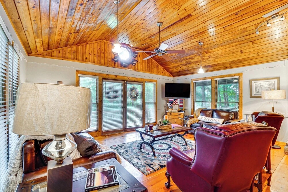 'bear Acres Getaway' Cabin w/ Deck in Townsend!