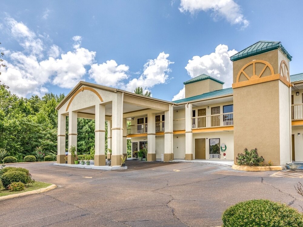Rodeway Inn & Suites