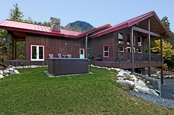 Money Creek Lodge - Five Bedroom Cabin with Hot Tub