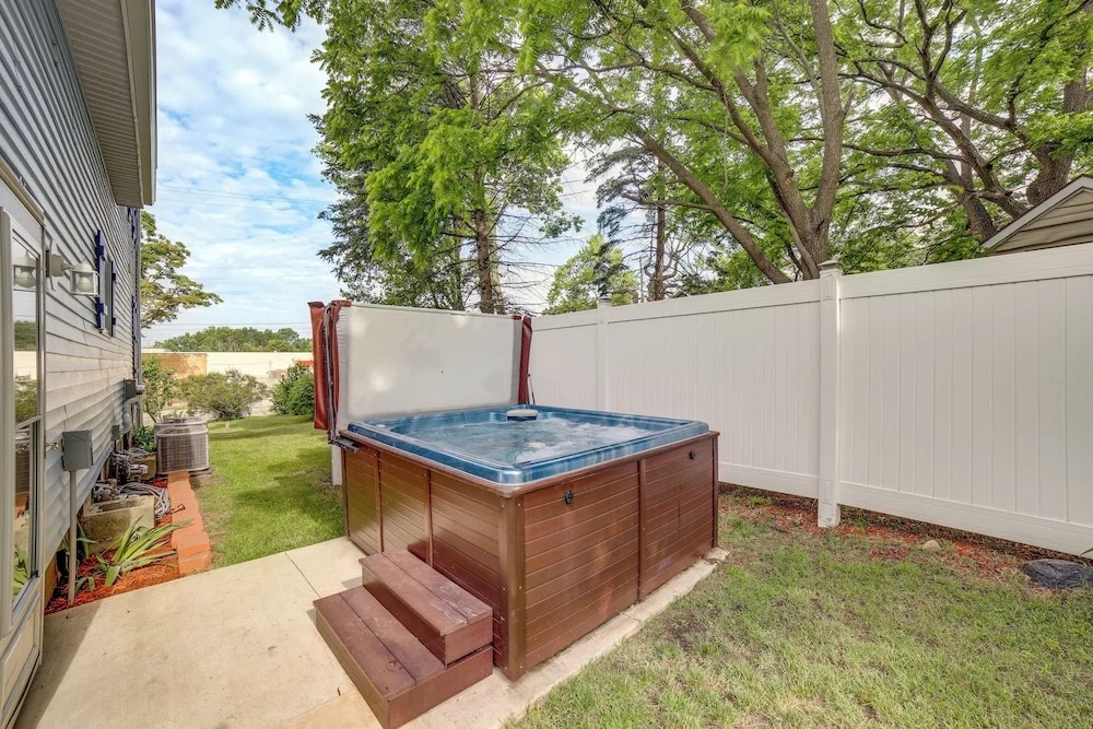 Near Saugatuck Dunes: Pet-friendly Fennville Home!