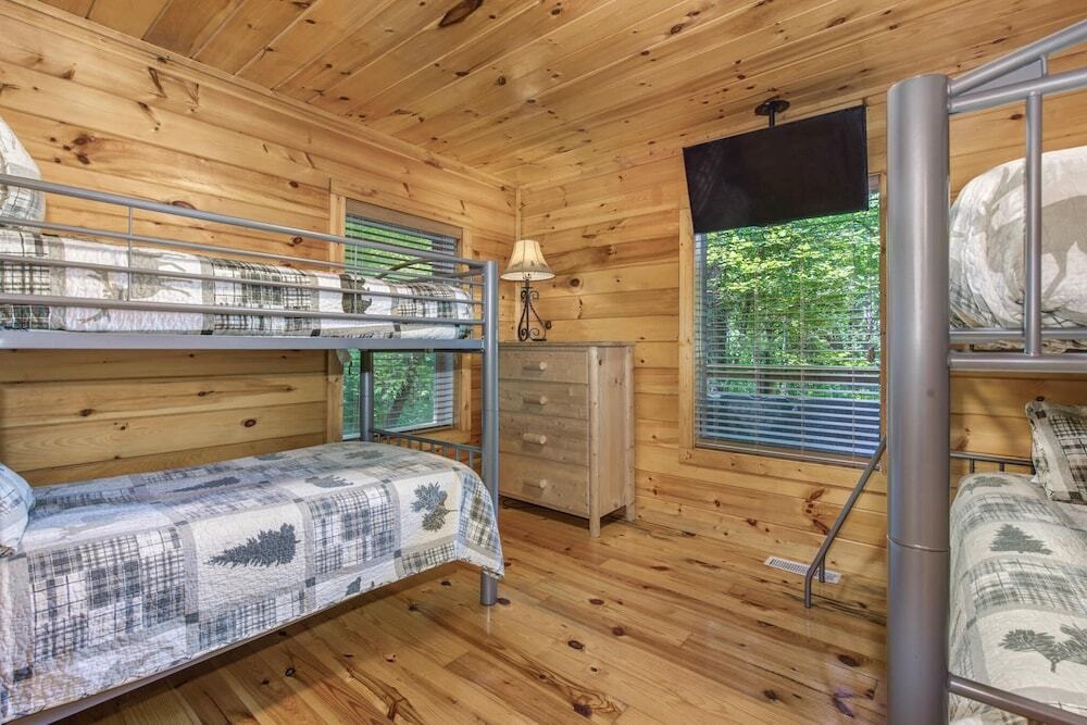 Hidden Haven Log Cabin w/ Private Hot Tub