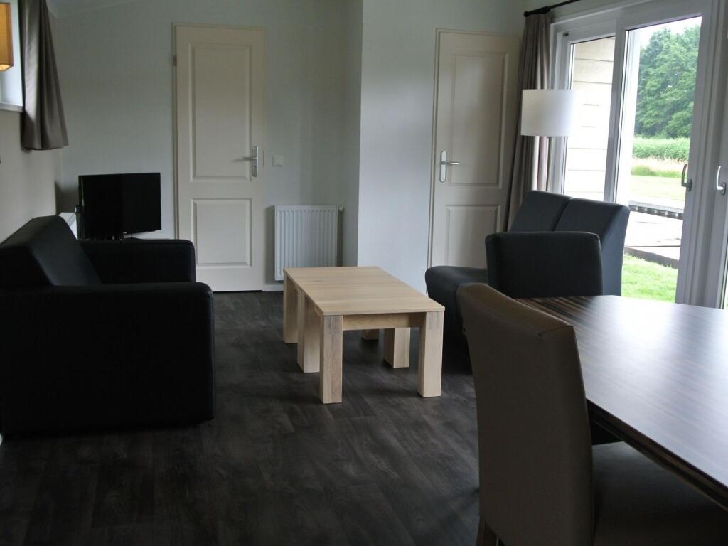 Chalet With 2 Bathrooms and a Boat, Near Giethoorn