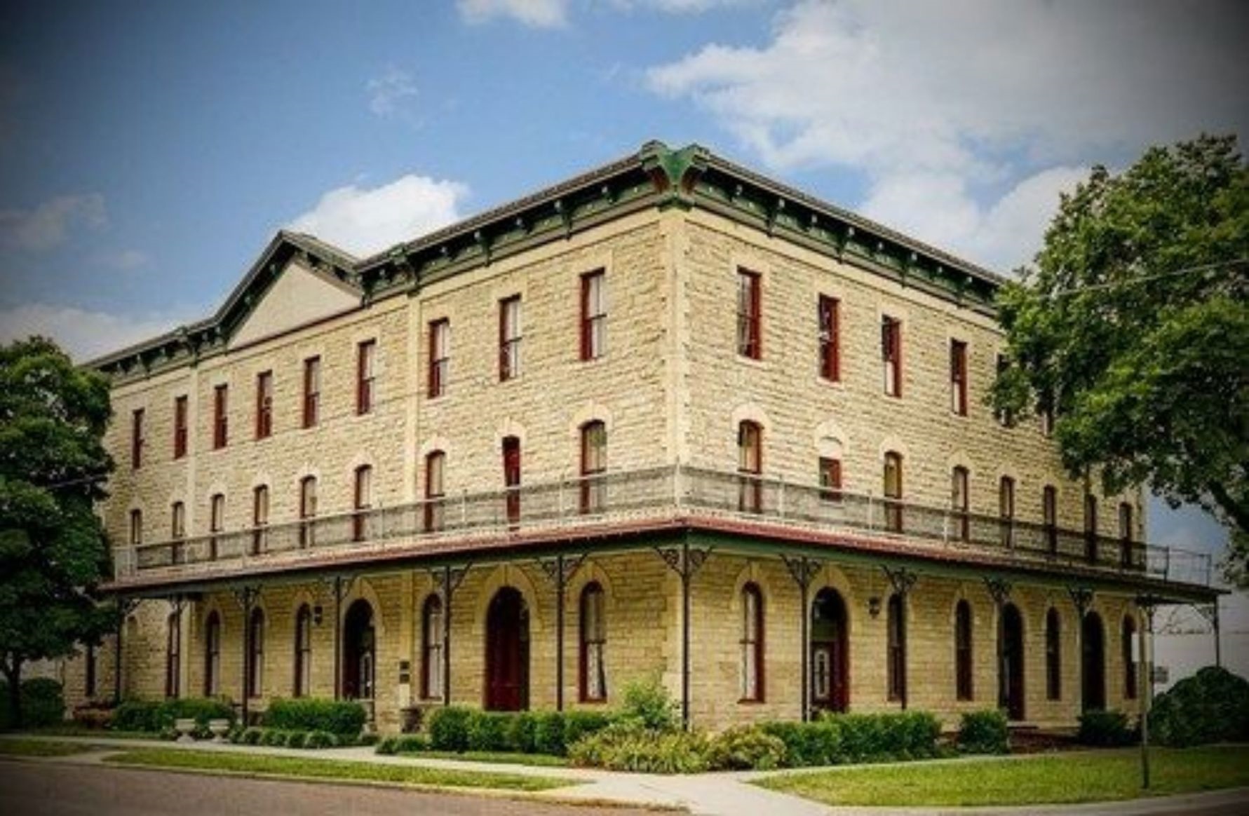 Historic Elgin Hotel