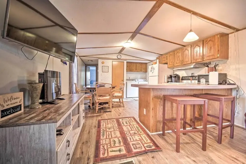 Quaint Cottage Overlooking Cherokee Reservoir