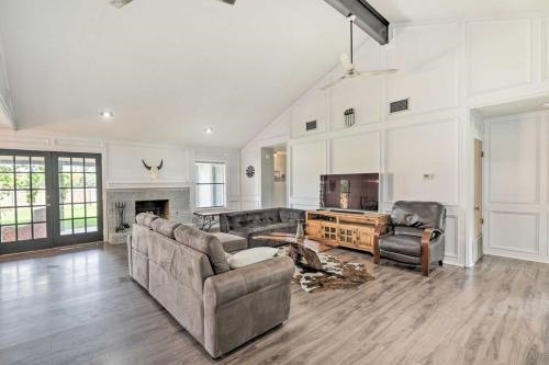 Pet-Friendly Lockhart Home W/ Private Yard!